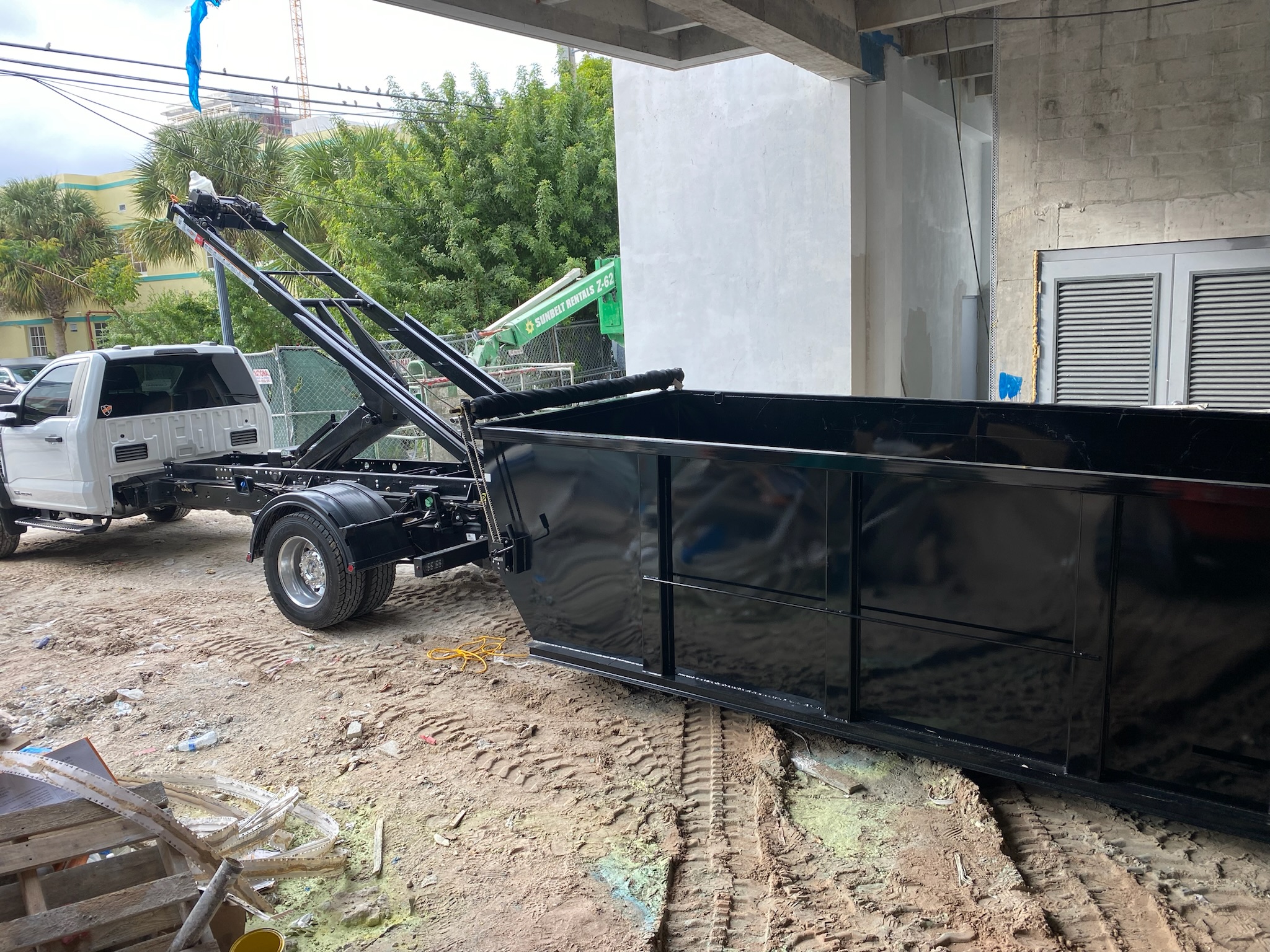 Active site cleanup and waste removal after demolition work in South Florida
