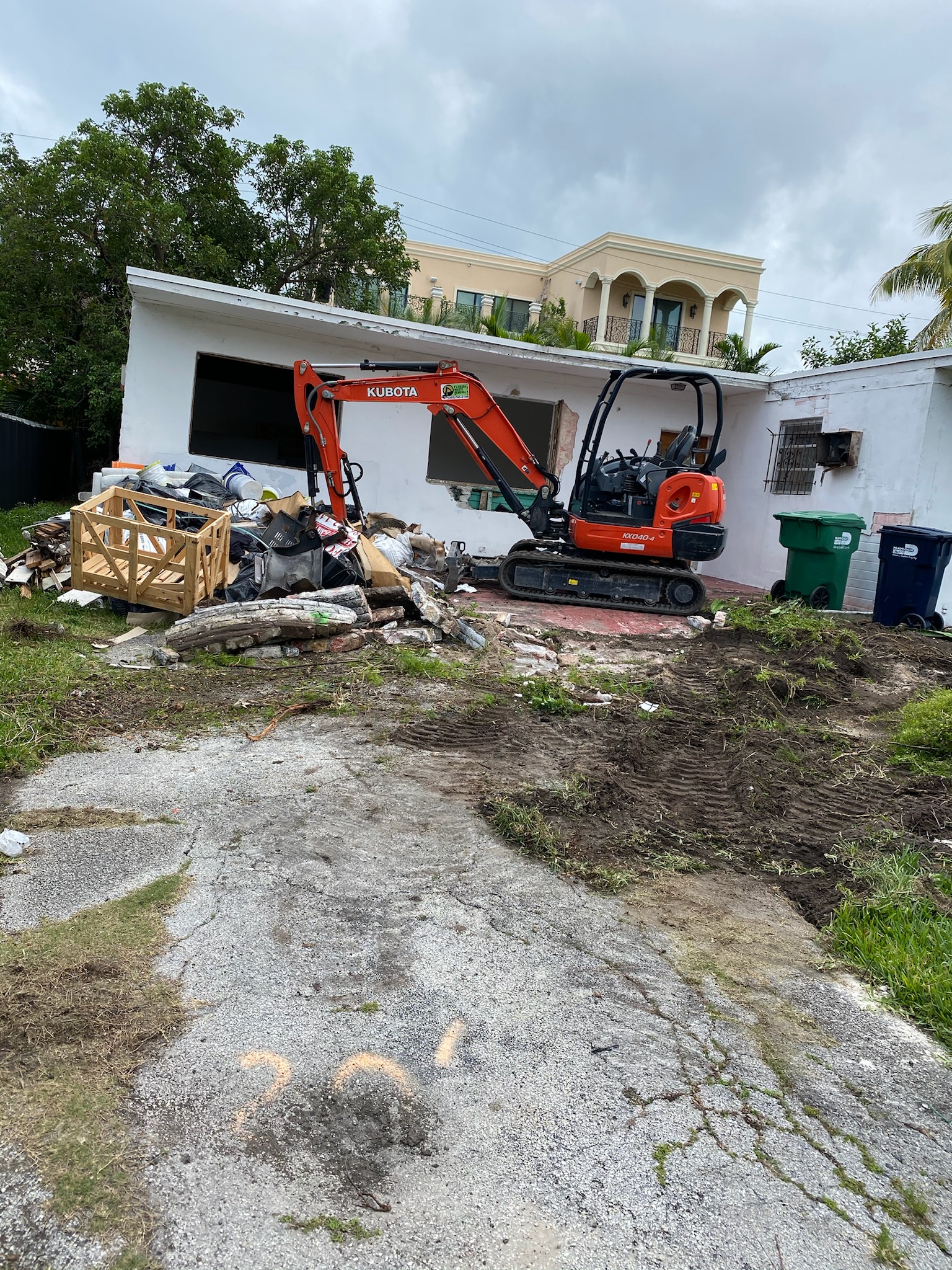 Construction and demolition debris pile ready for Florida Waste Removal haul-off